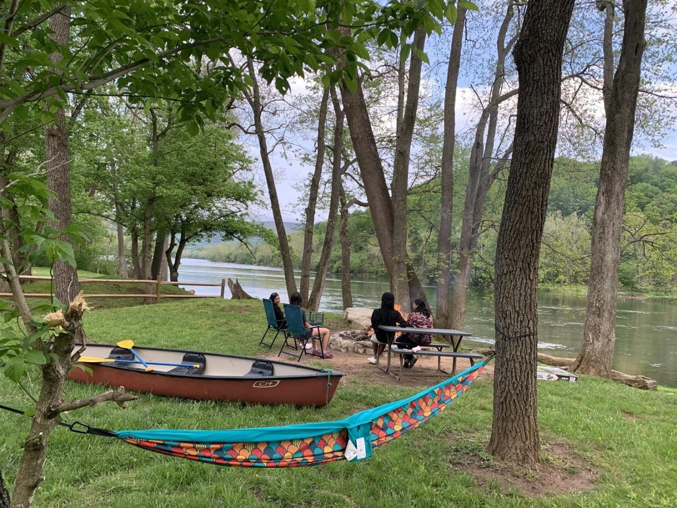 Bear Valley- Riverfront With Hot Tub! Лурей Екстериор снимка
