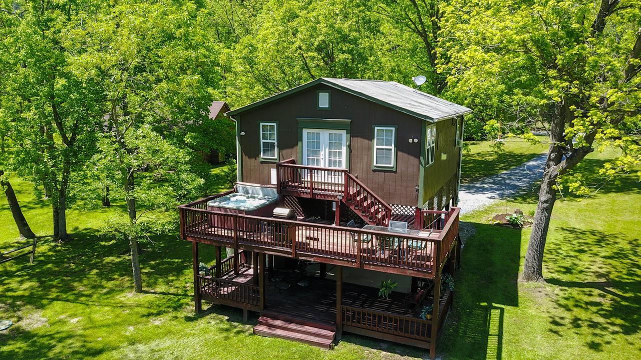 Bear Valley- Riverfront With Hot Tub! Лурей Екстериор снимка